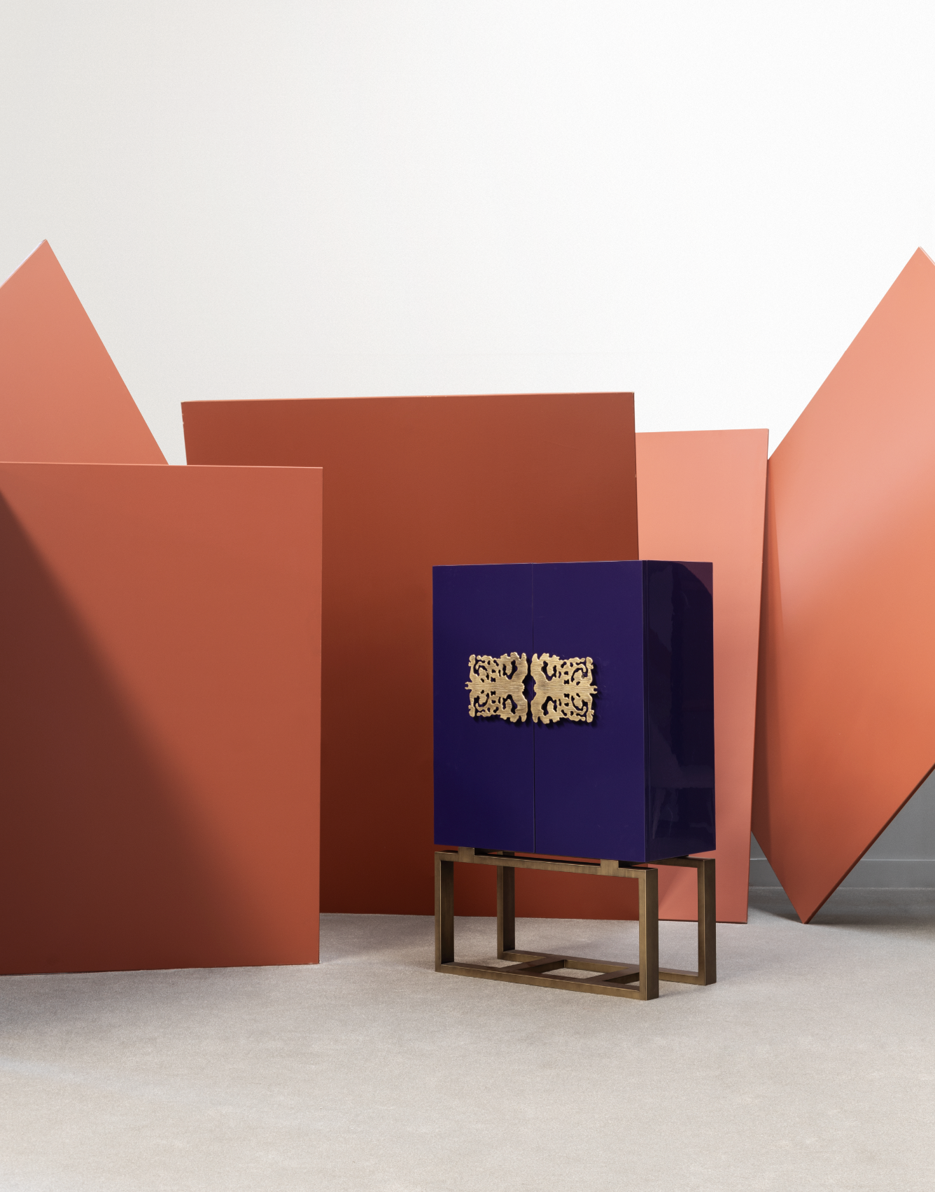 BISCORNET CABINET