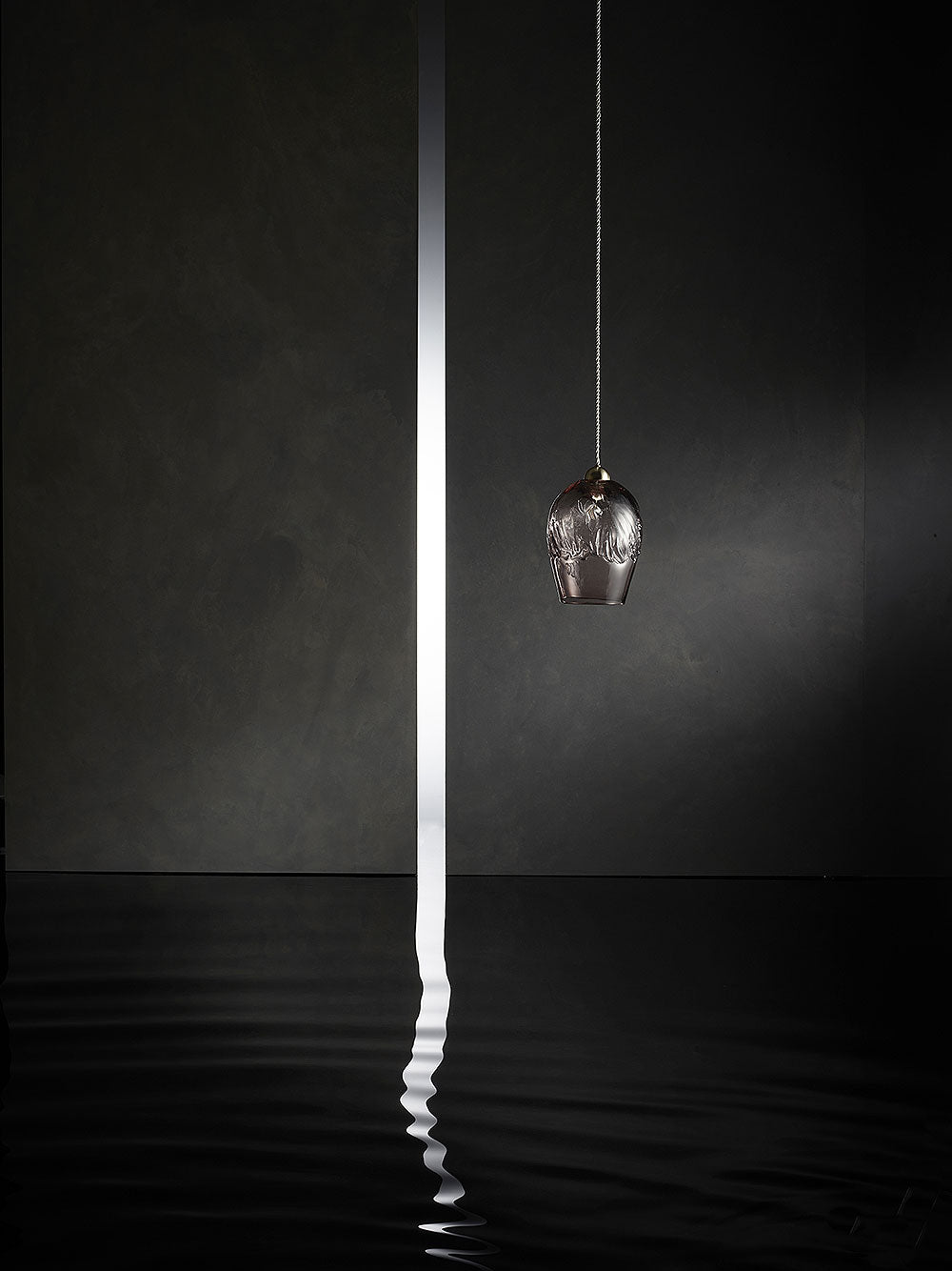 Crest Pendant in Tea