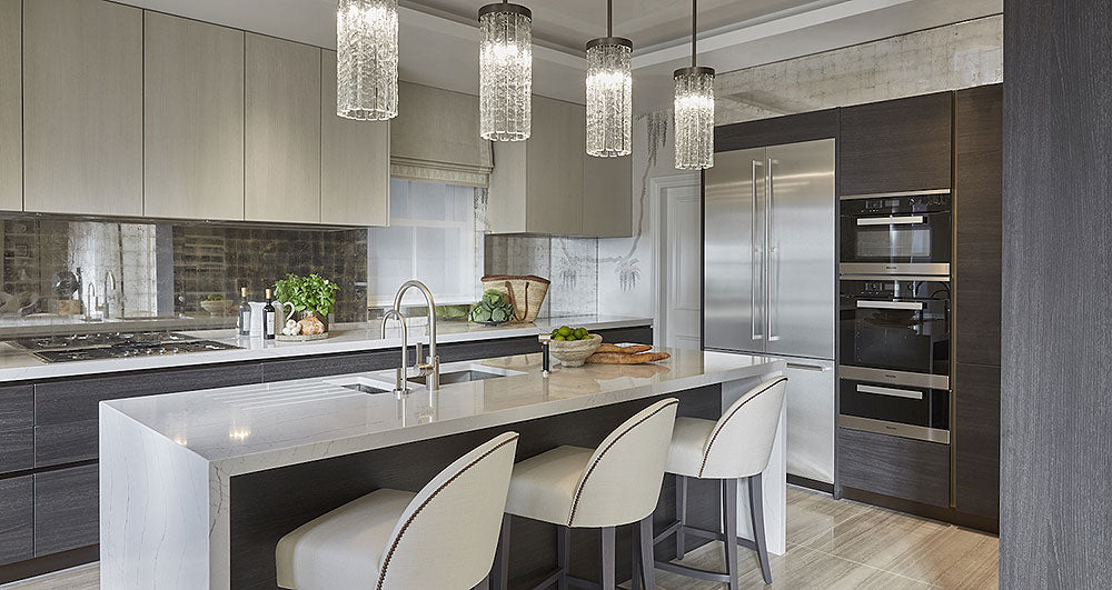 Small Circular Pendant in Clear Hammered