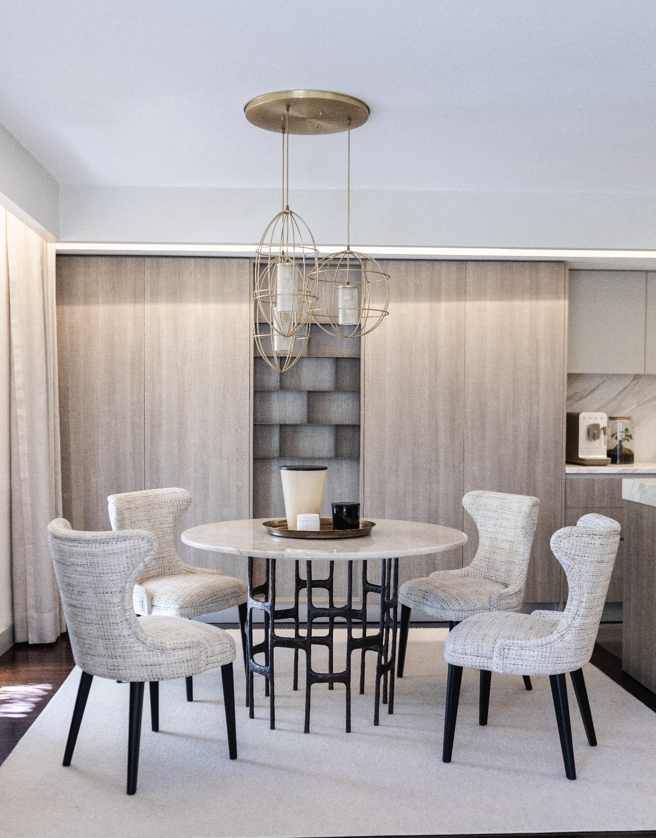 HOFFMAN ROUND DINING