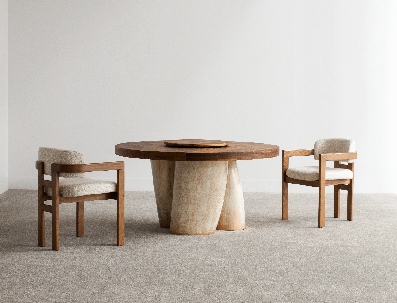 Mogambo Round Dining