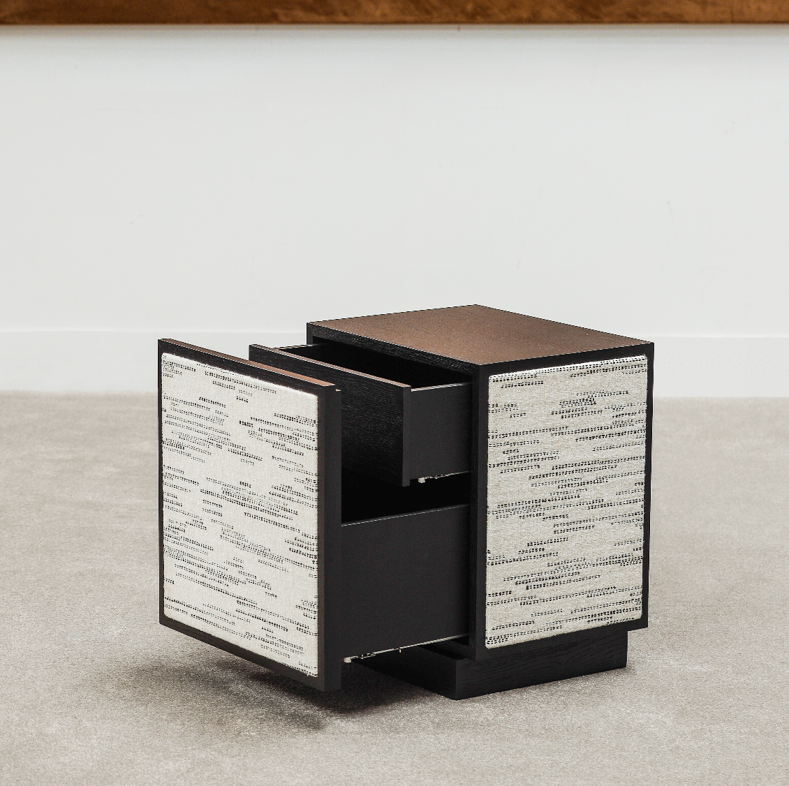 MANOLO II BEDSIDE