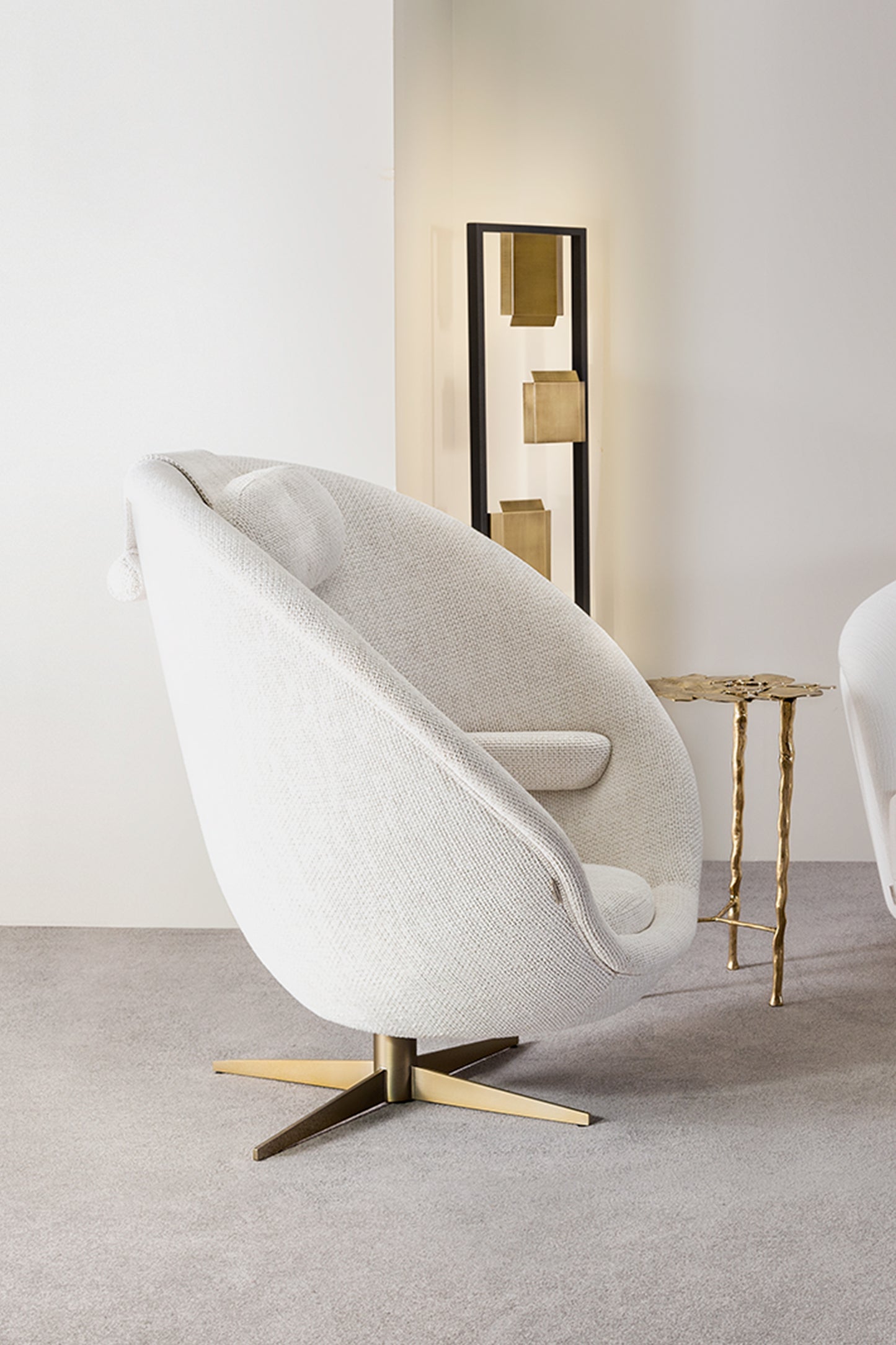 AGATHON ARMCHAIR