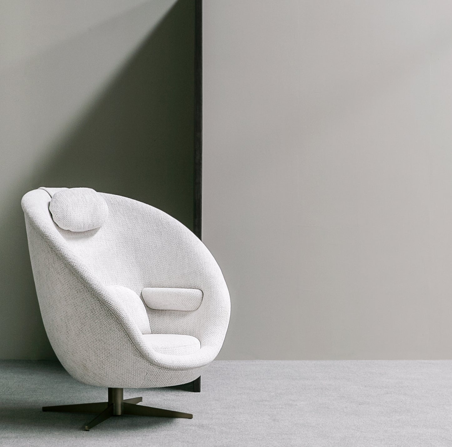 AGATHON ARMCHAIR