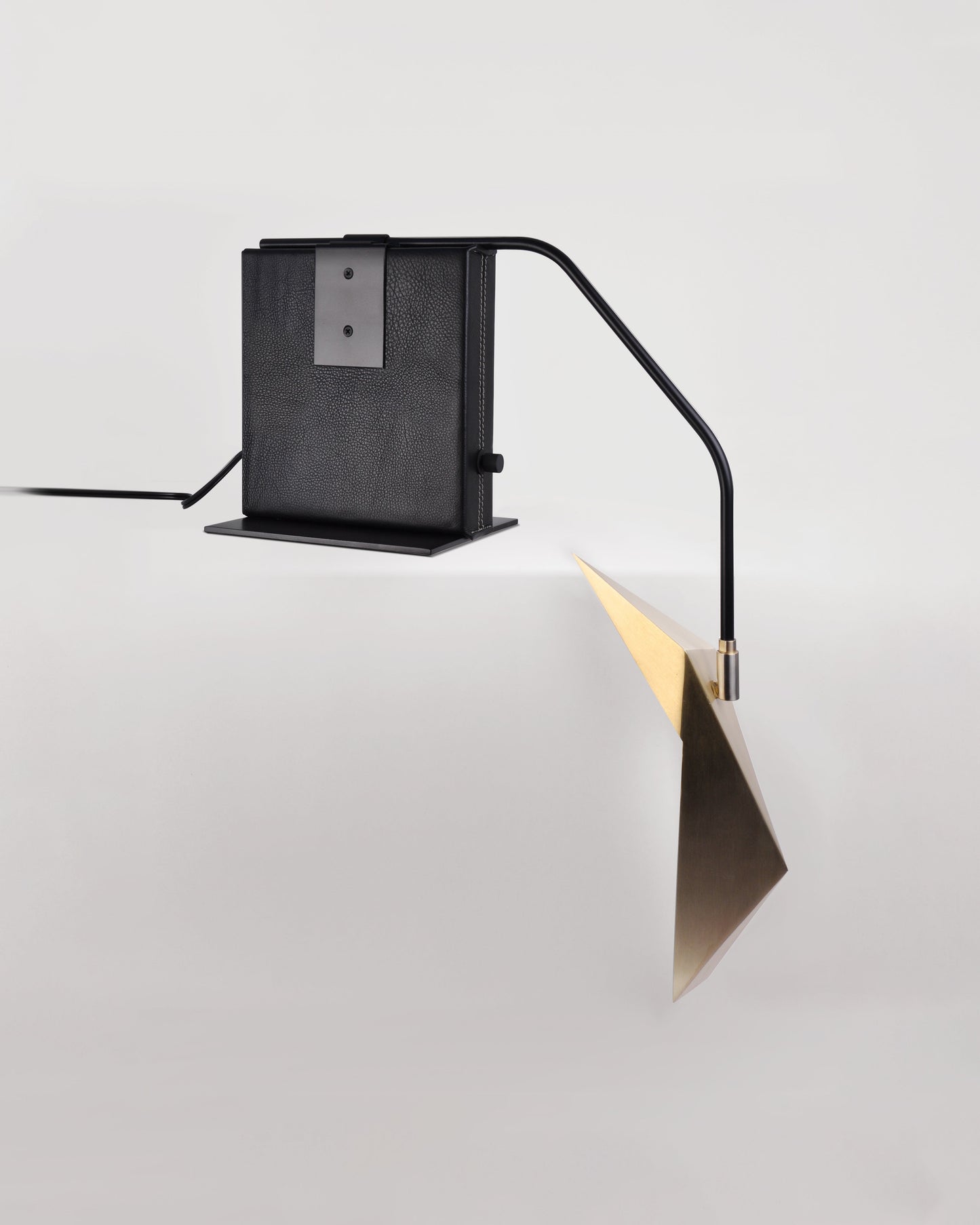 Volar Bookshelf Lamp