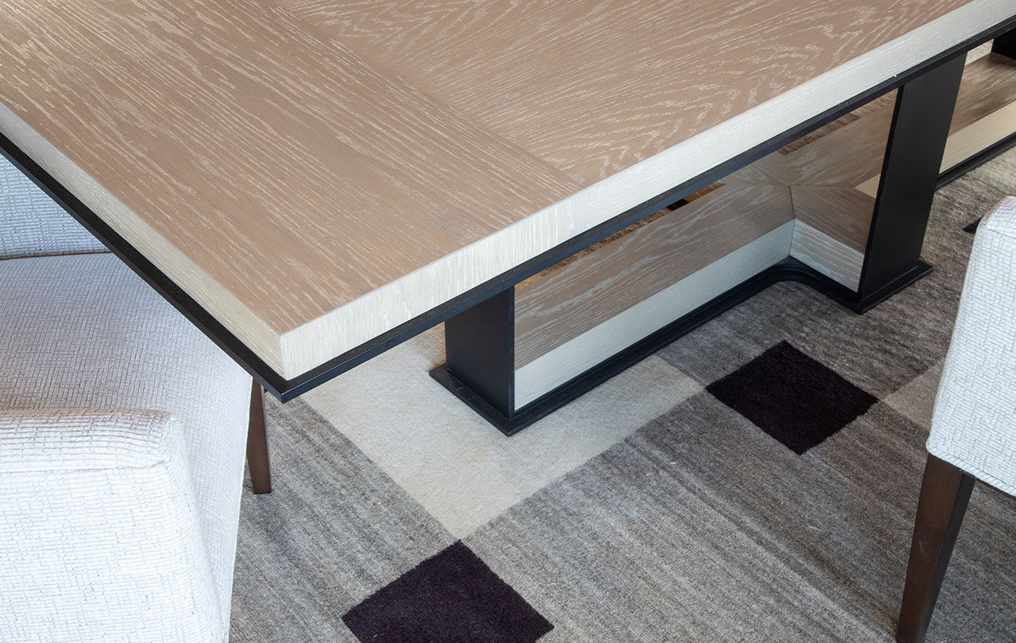 HARTFORD DINING TABLE