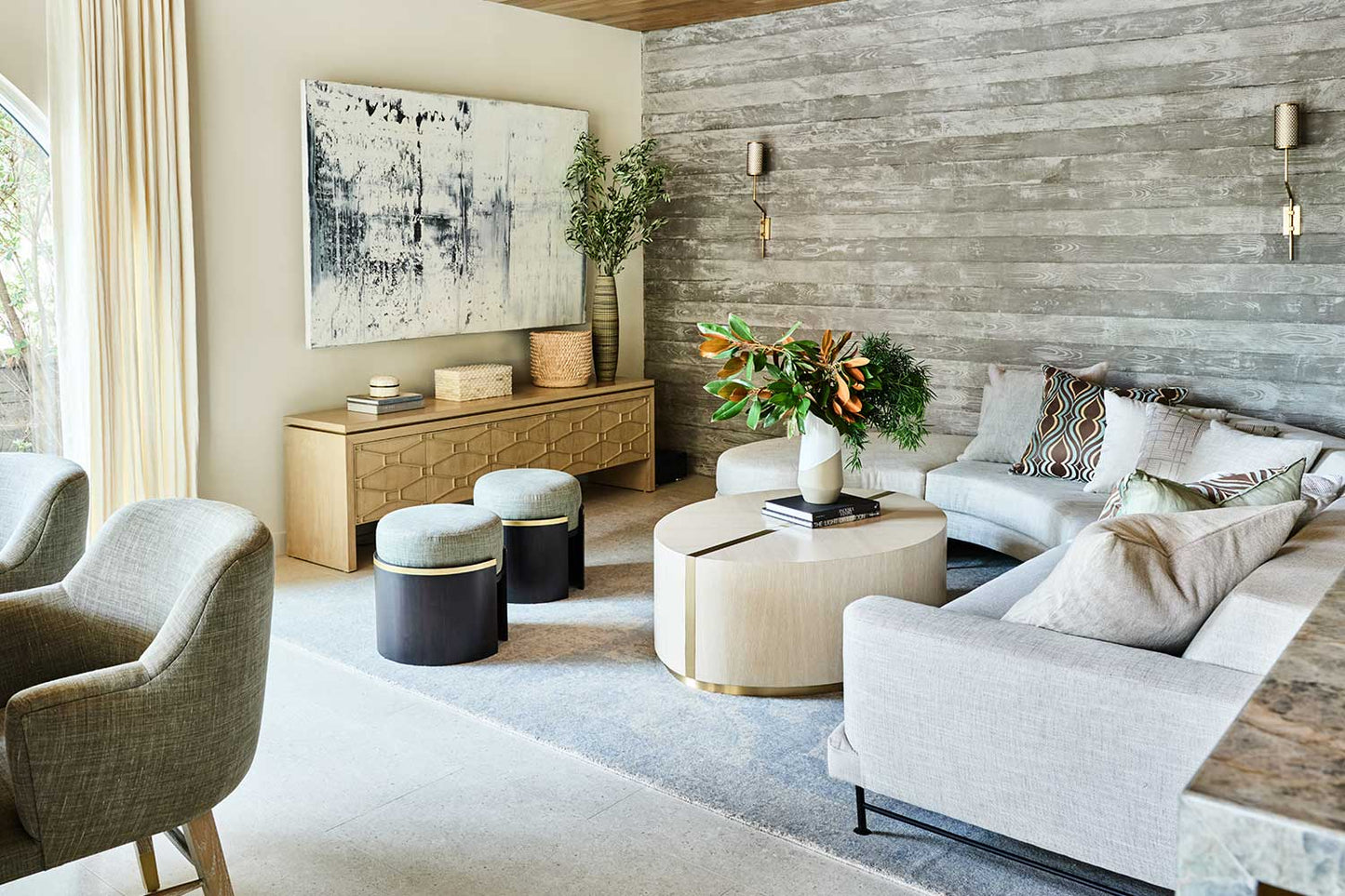 Linea Stool