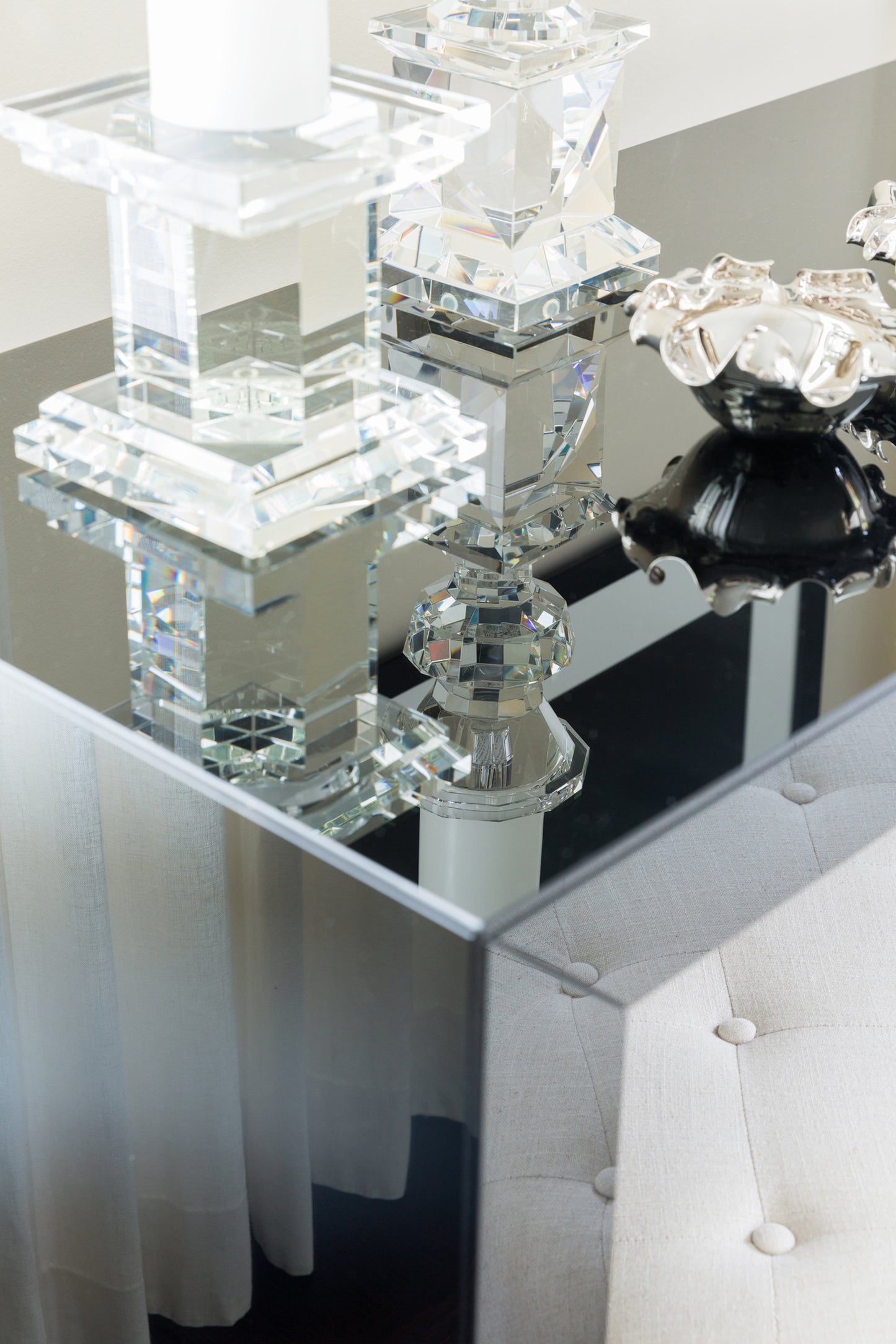 MIRRORED CONSOLE