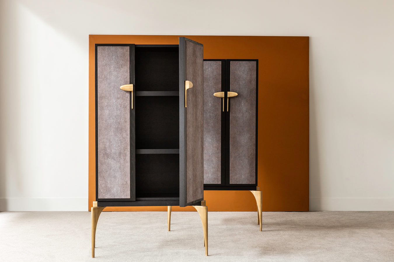 MANOLO CABINET