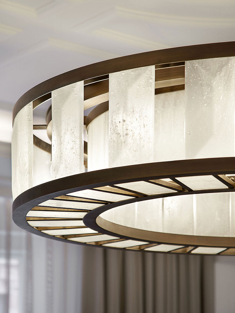 Facet Chandelier Round