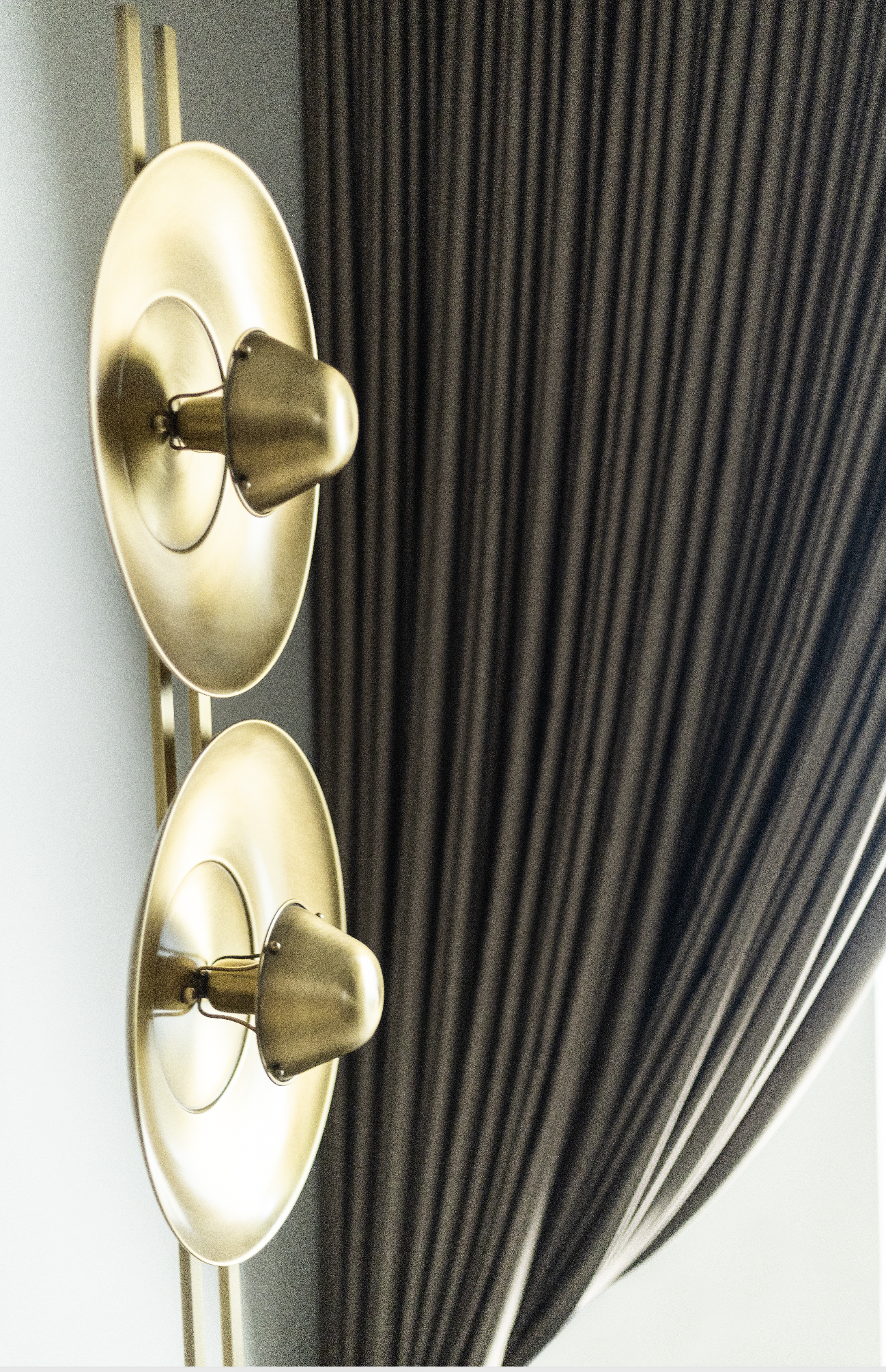 UCLES FLOOR LAMP