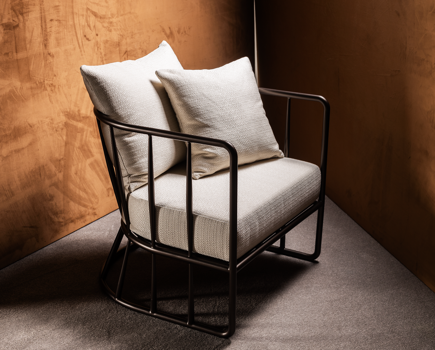 WINDSOR LOUNGE CHAIR