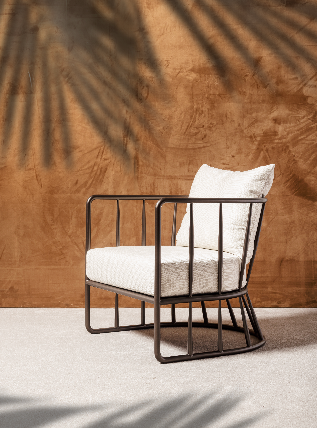 WINDSOR LOUNGE CHAIR