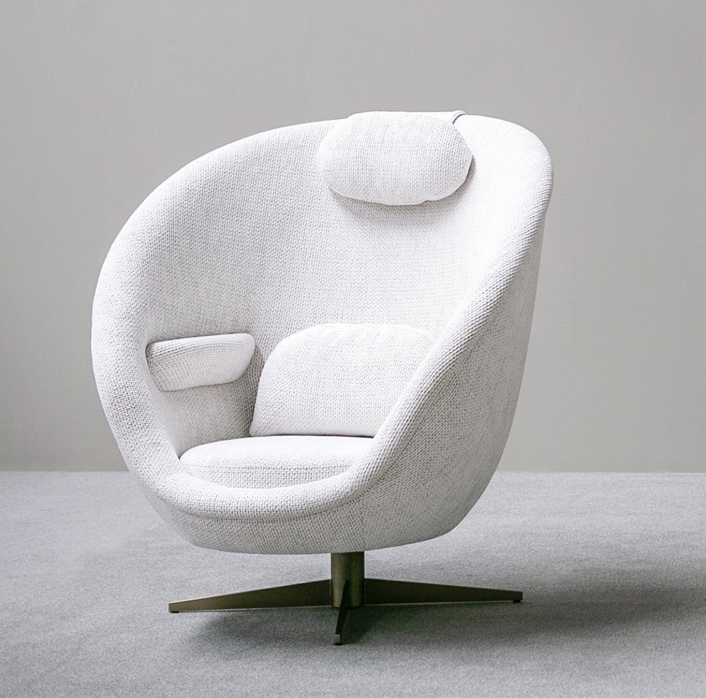 AGATHON ARMCHAIR