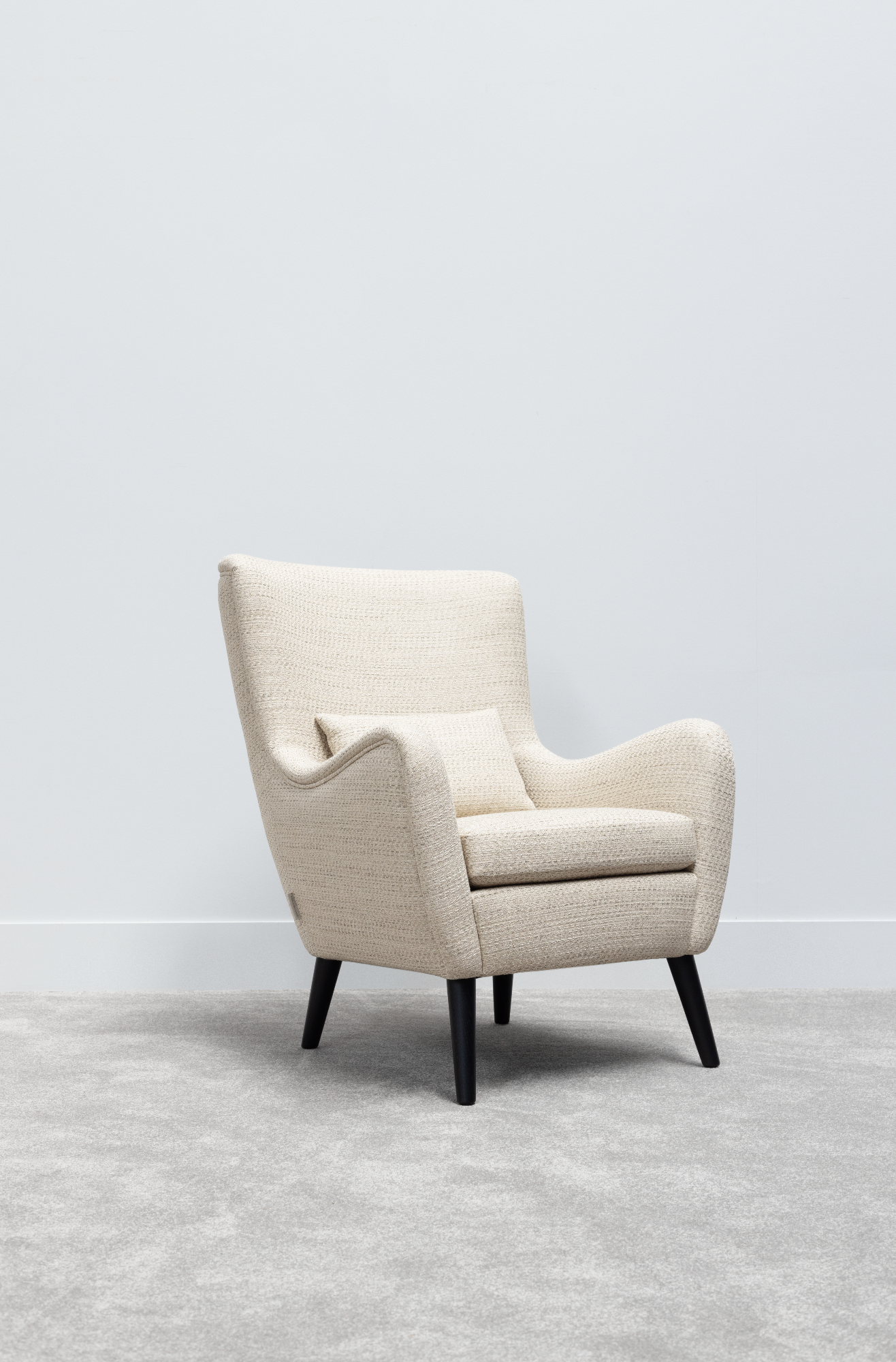 MAXIMO ARMCHAIR