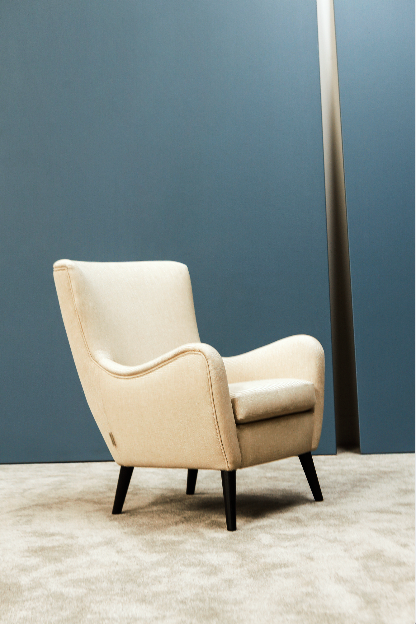 MAXIMO ARMCHAIR