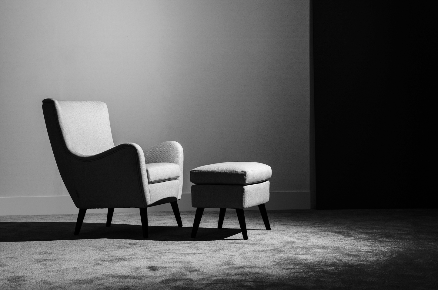 MAXIMO ARMCHAIR