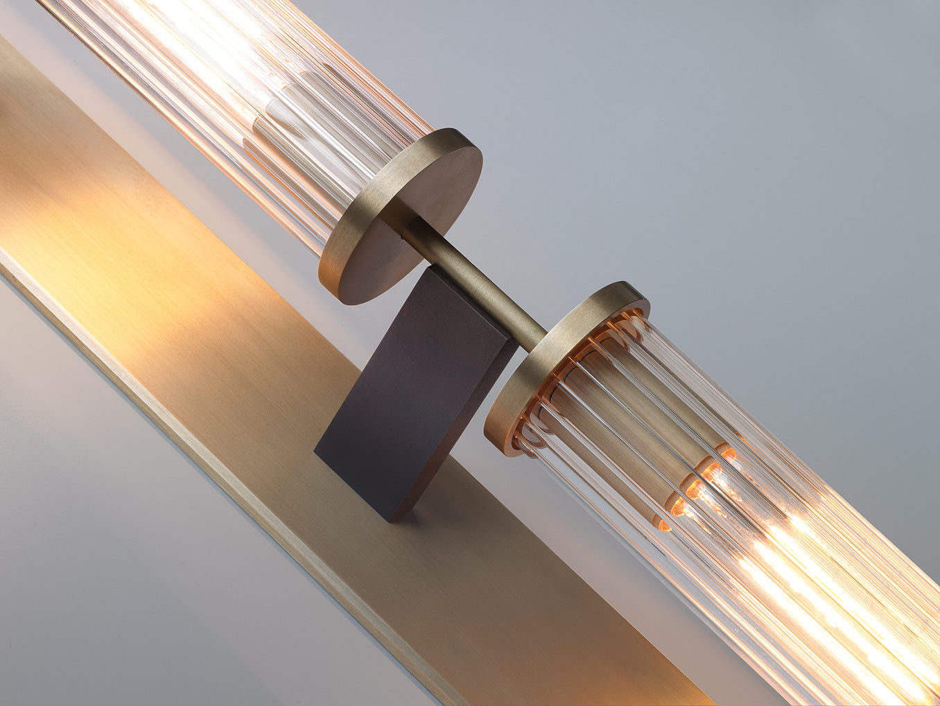 Alouette Linear Sconce