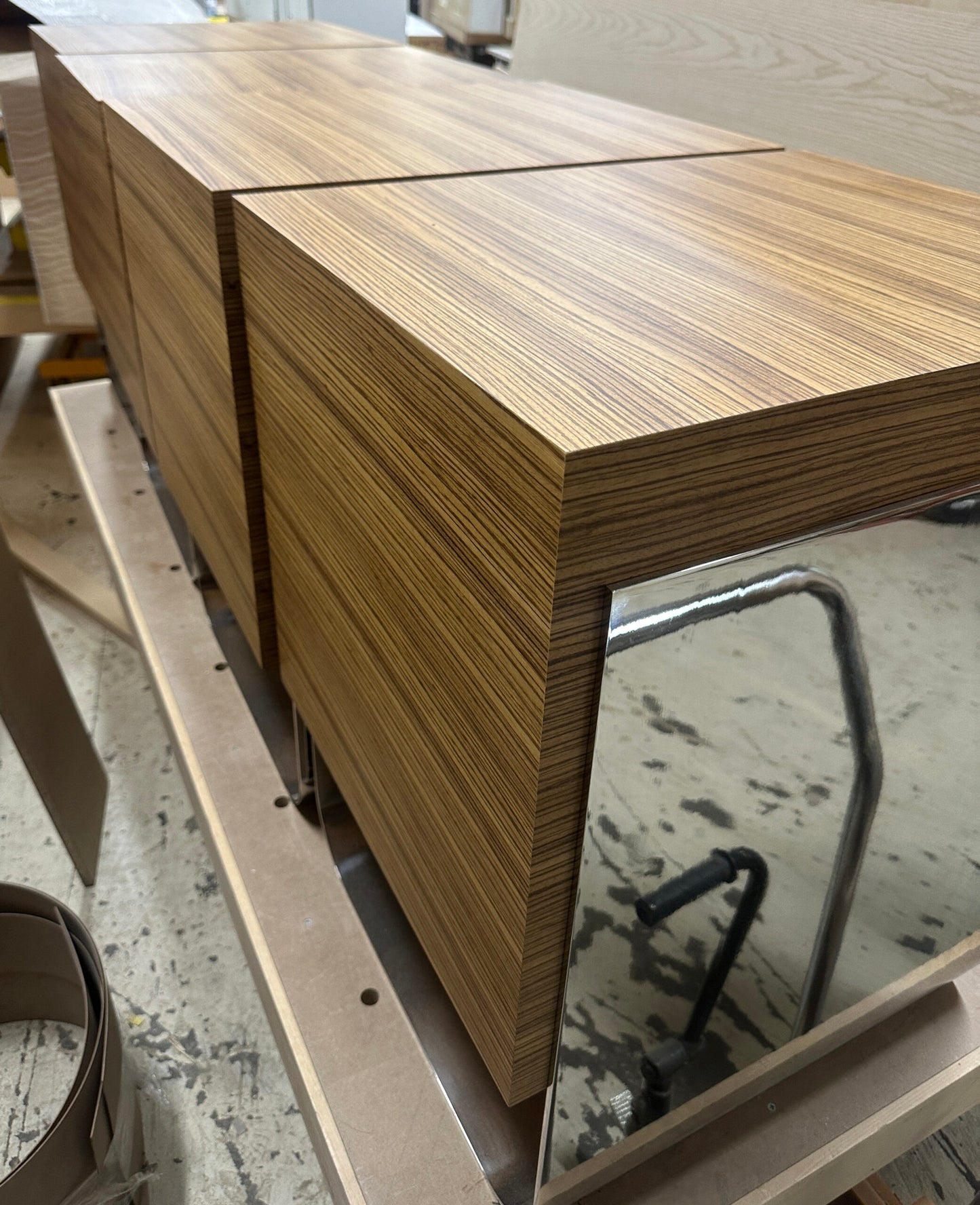 ARC NIGHTSTAND