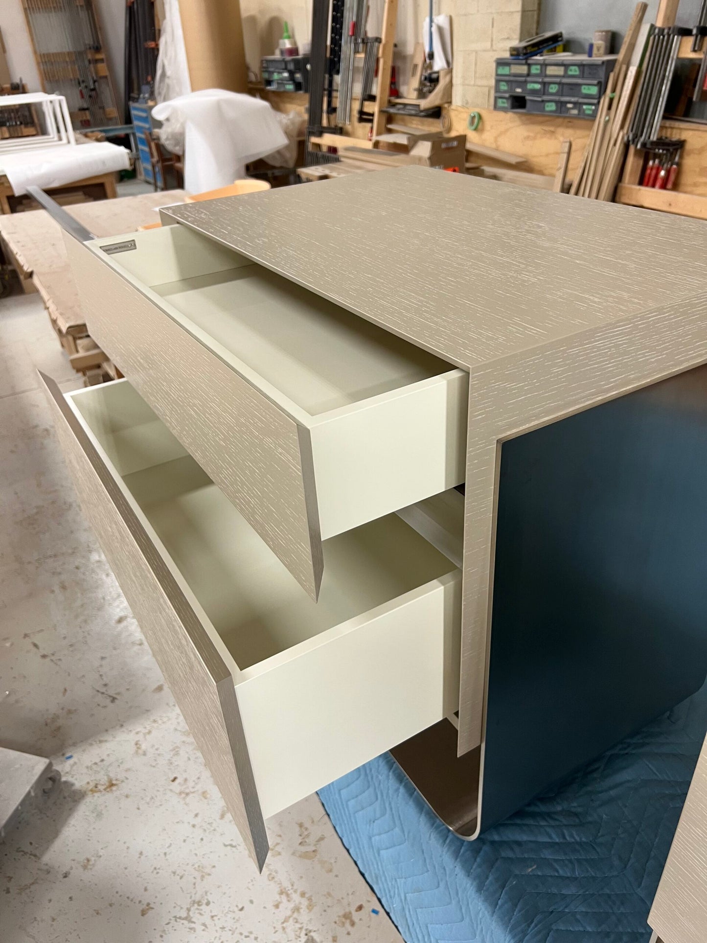 ARC NIGHTSTAND