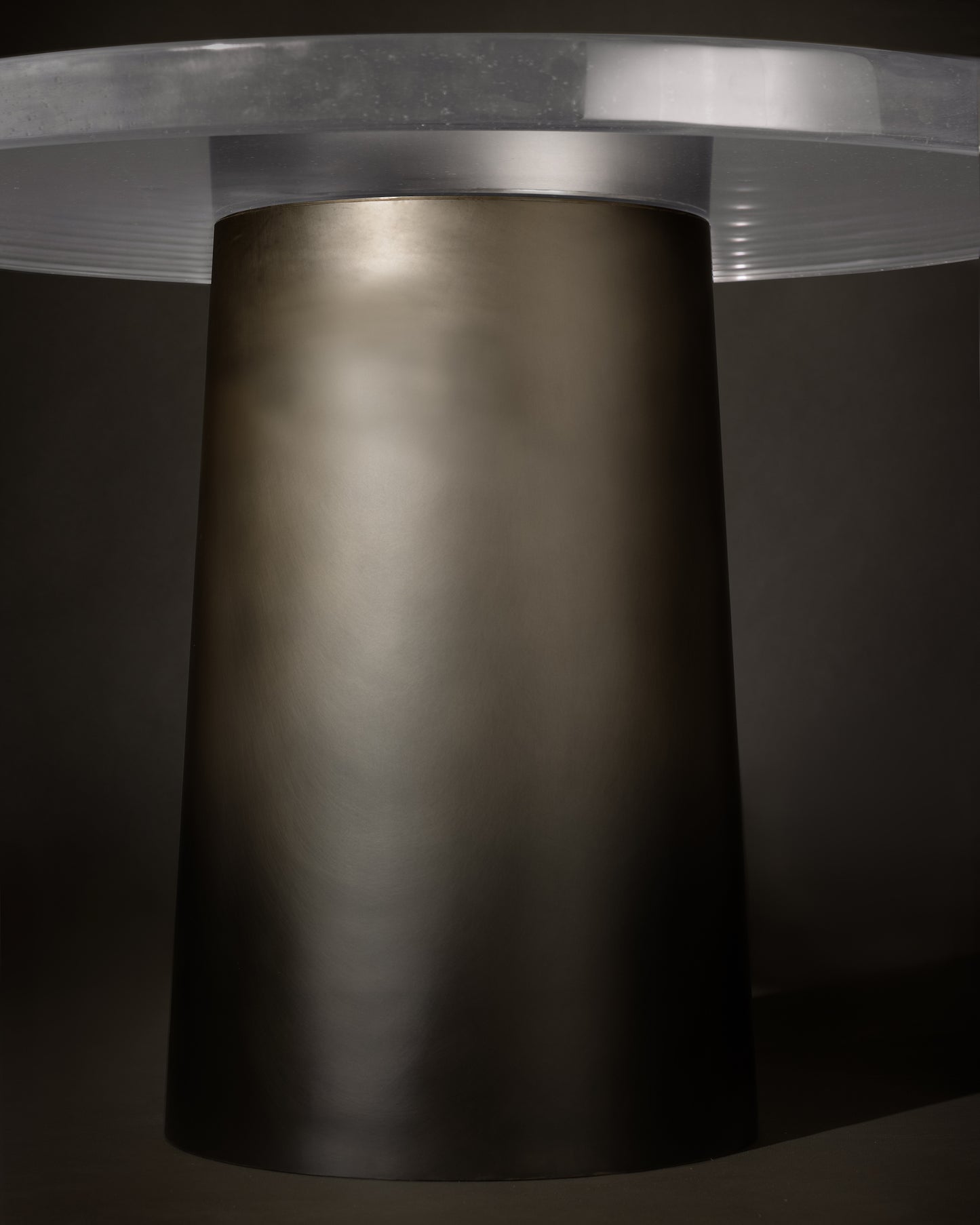 MONOLITH CIRCULAR DINING TABLE