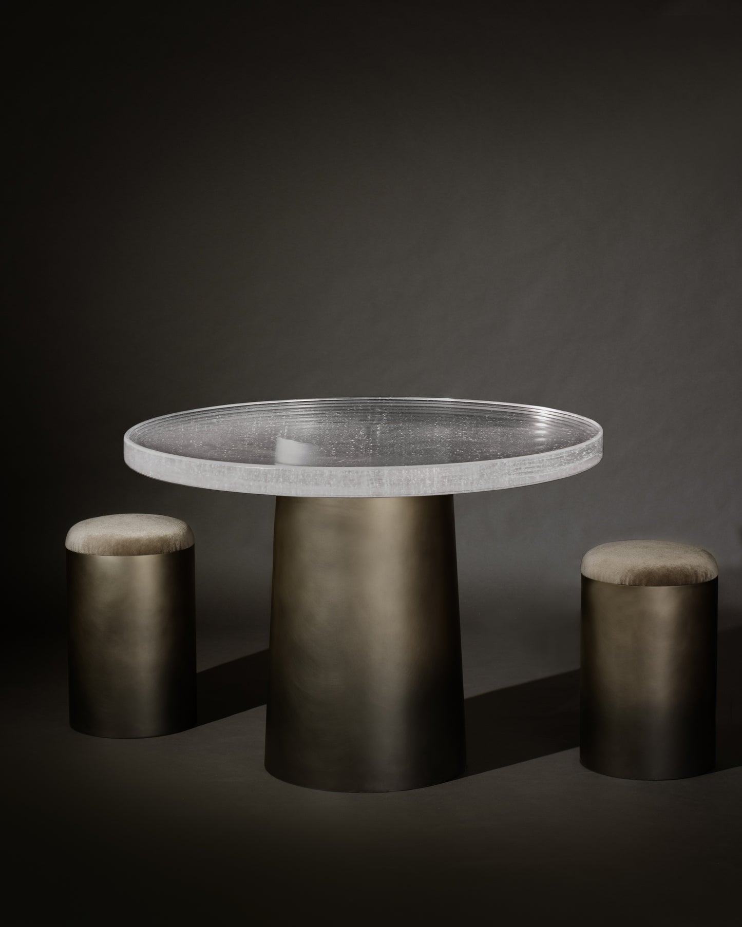 MONOLITH CIRCULAR DINING TABLE