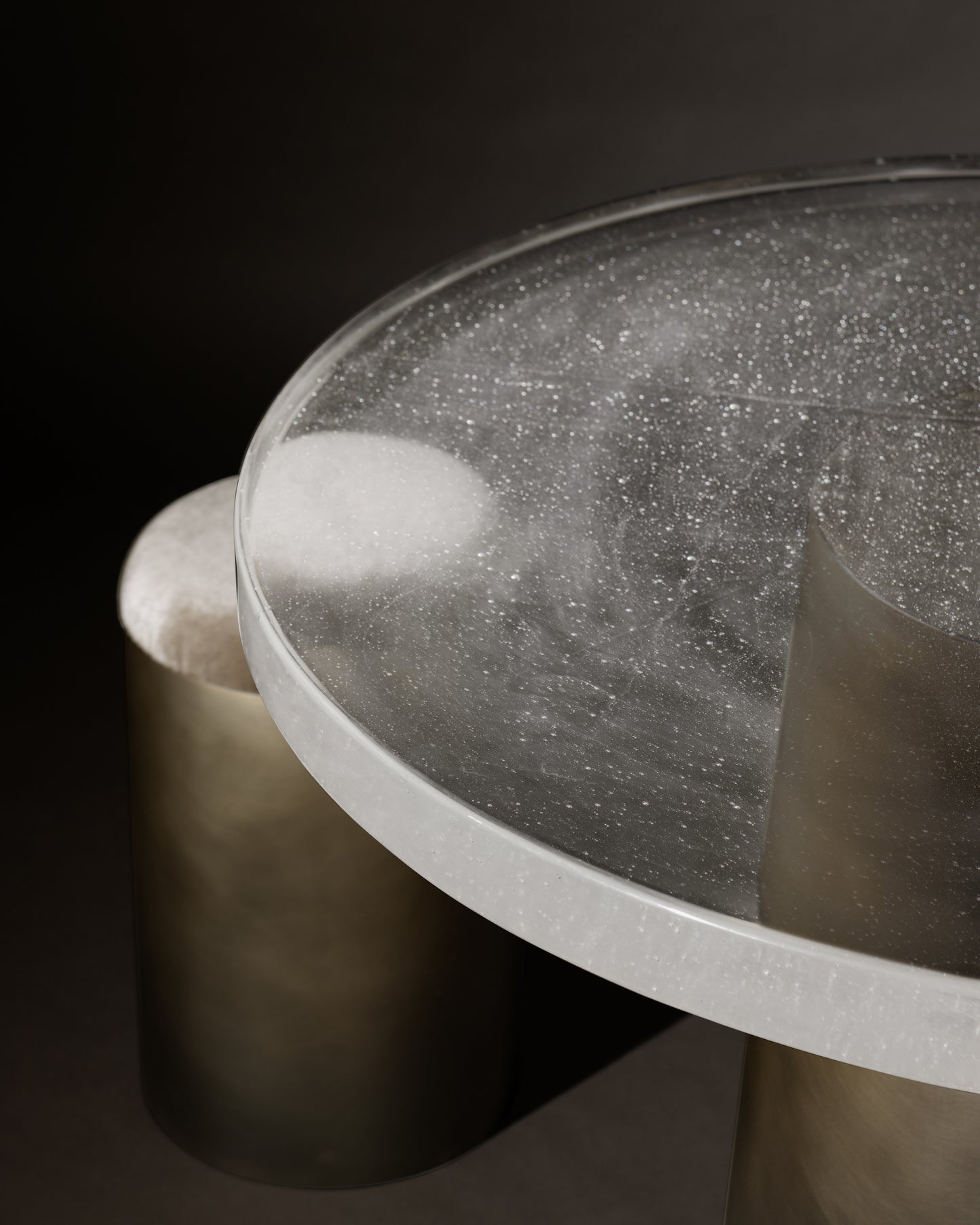 MONOLITH CIRCULAR DINING TABLE