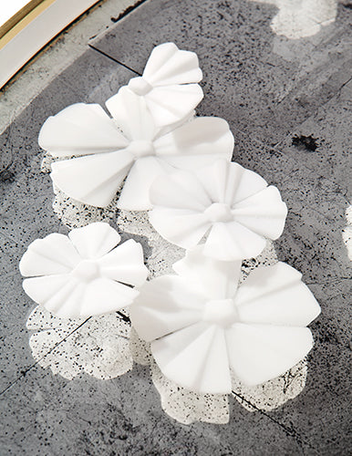 Narcissus Table