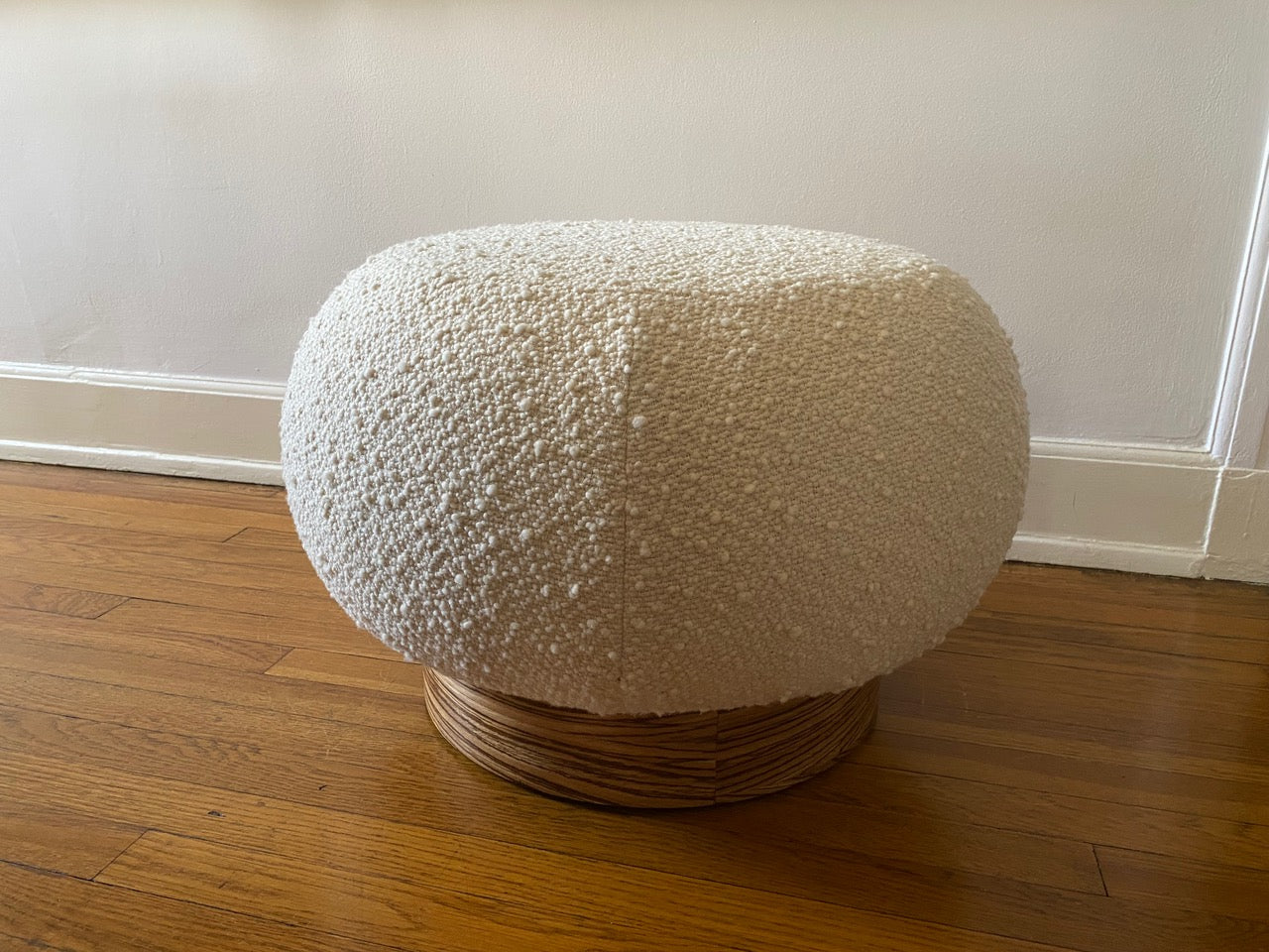 Renouveau Swivel Lounge Chair