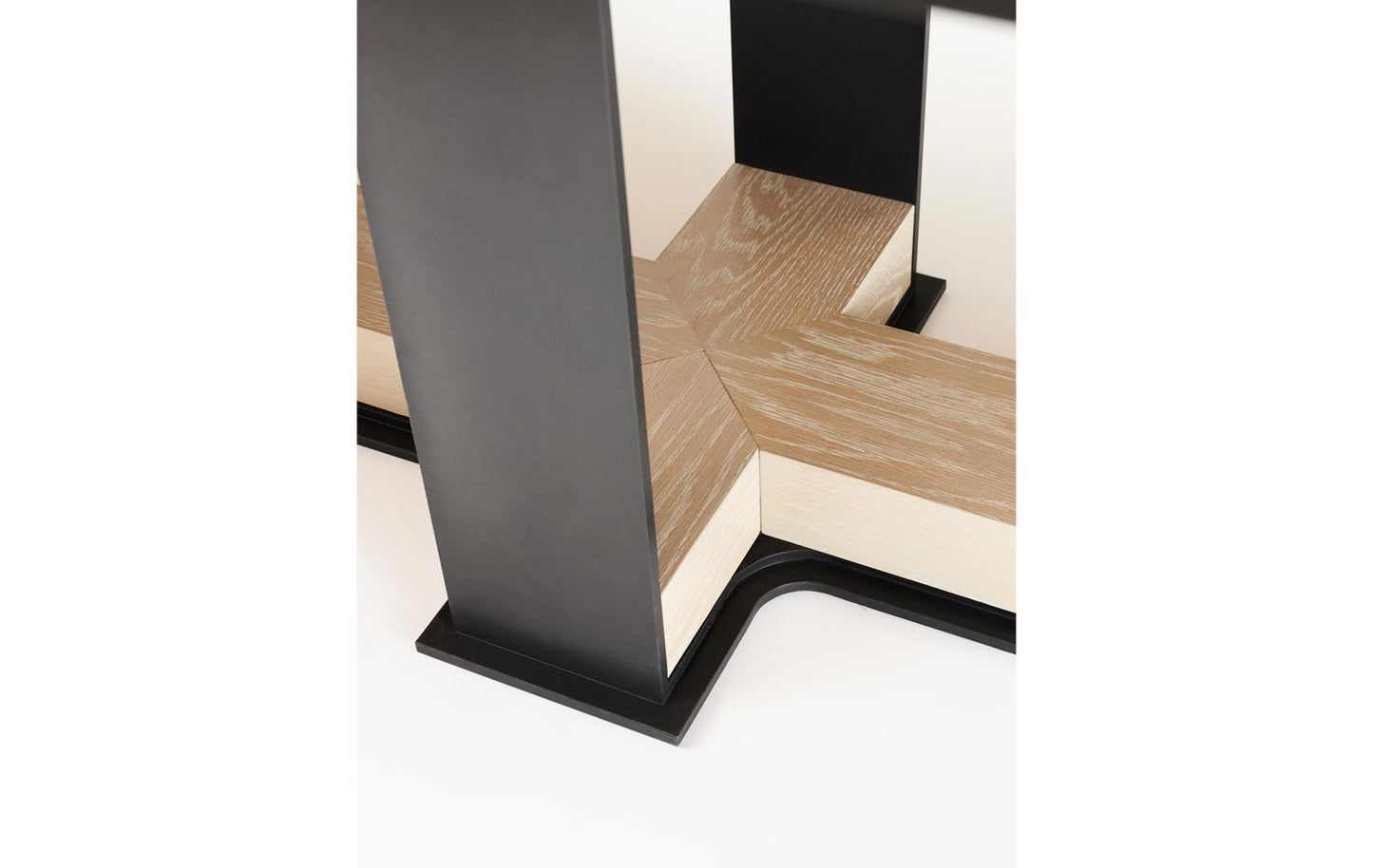 HARTFORD DINING TABLE