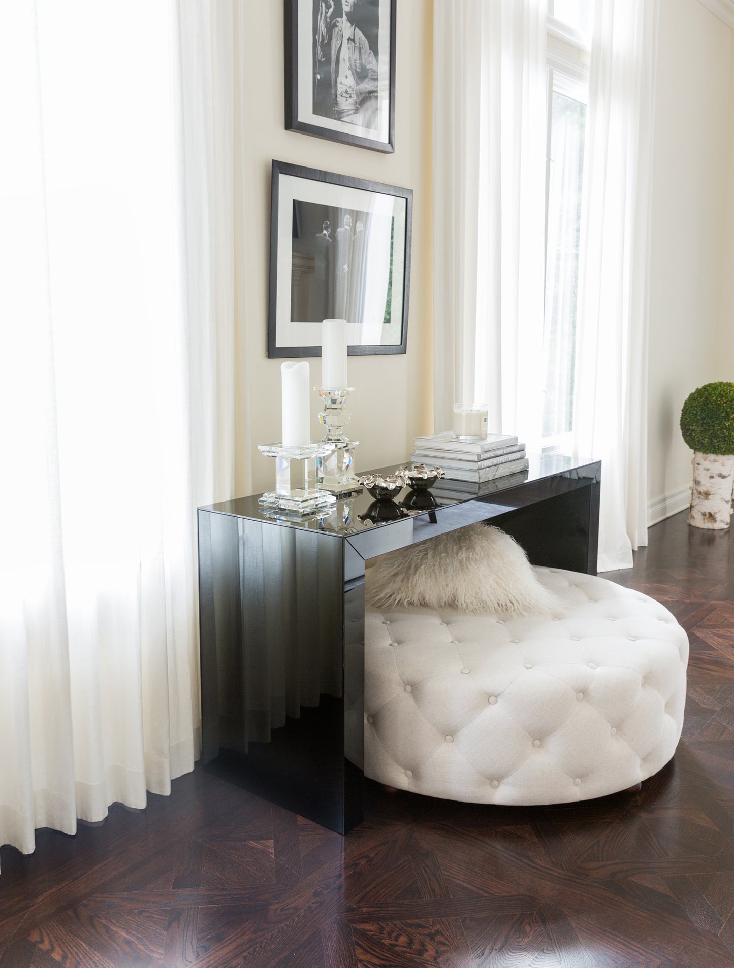 MIRRORED CONSOLE