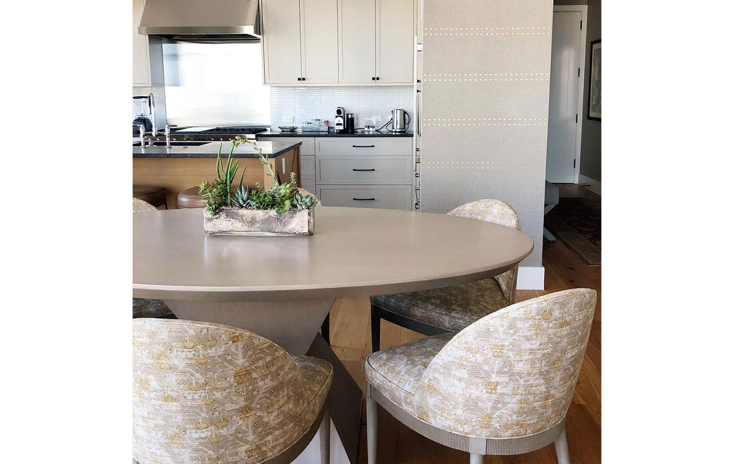 STARK ROUND DINING TABLE